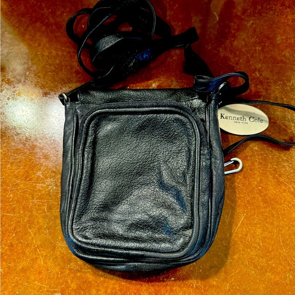 Kenneth Cole cross over - Picture 2 of 2